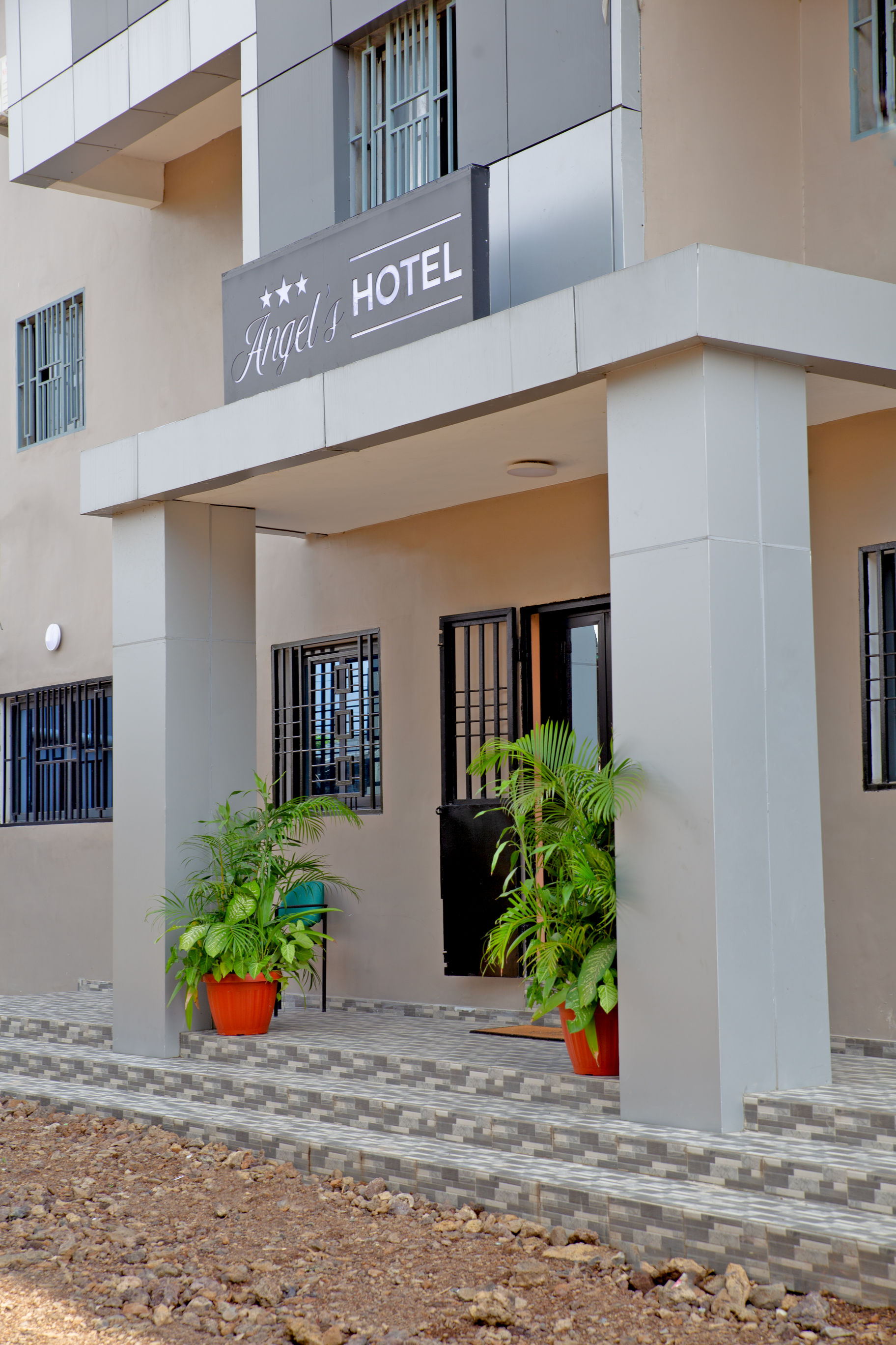 Suite VIP Lounge — Angel's Hotel Douala Yassa