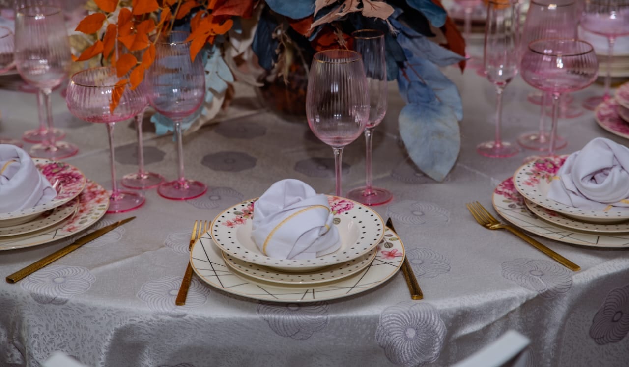 Art de la table : porcelaine et dorures