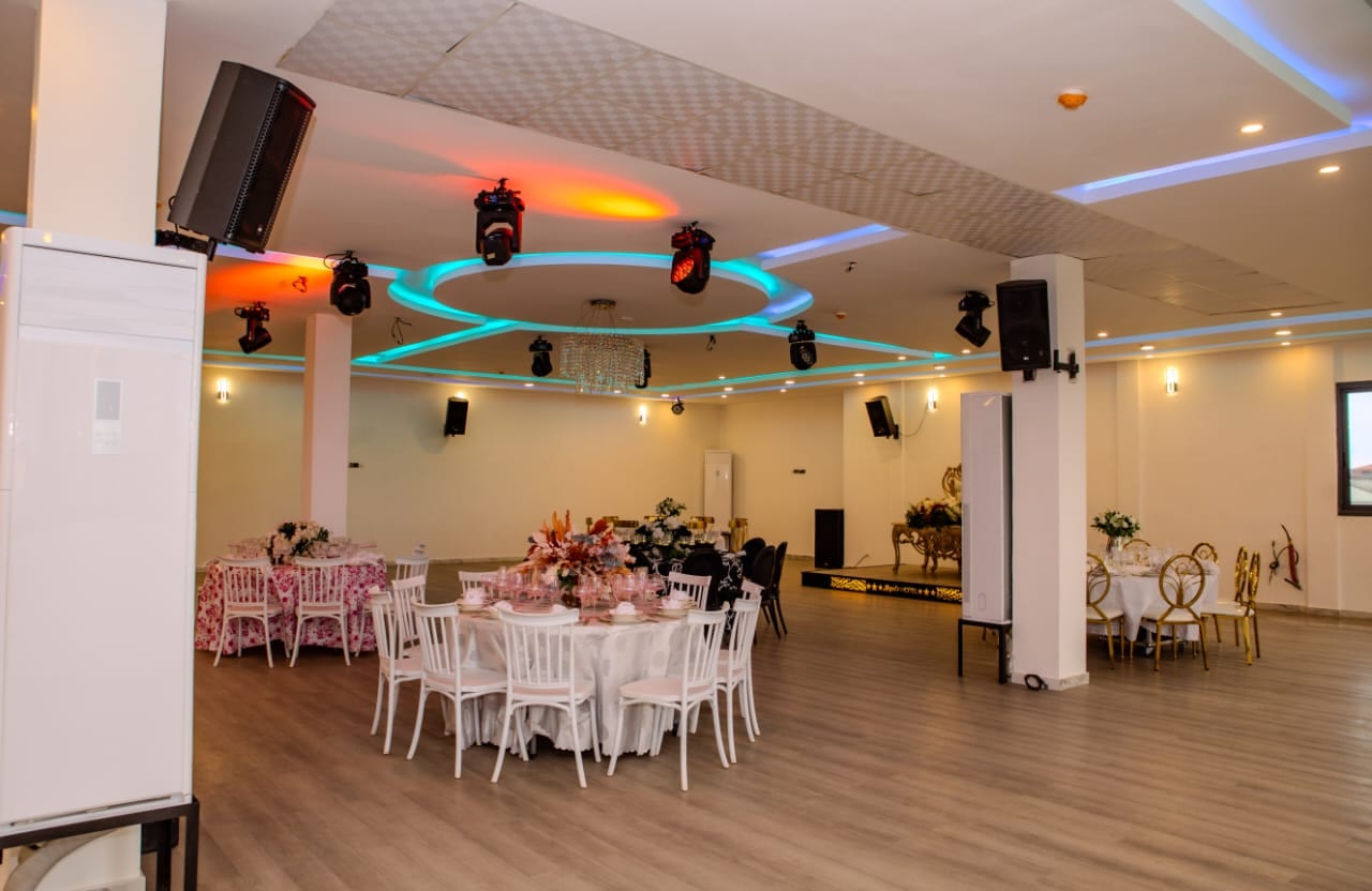 Salle de réception et ses éclairages